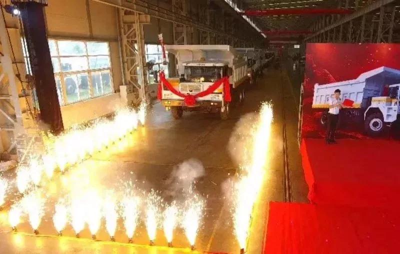 宇通首臺(tái)！響應(yīng)國(guó)家打贏藍(lán)天保衛(wèi)戰(zhàn)三年行動(dòng)計(jì)劃--宇通重裝純電動(dòng)礦用車下線