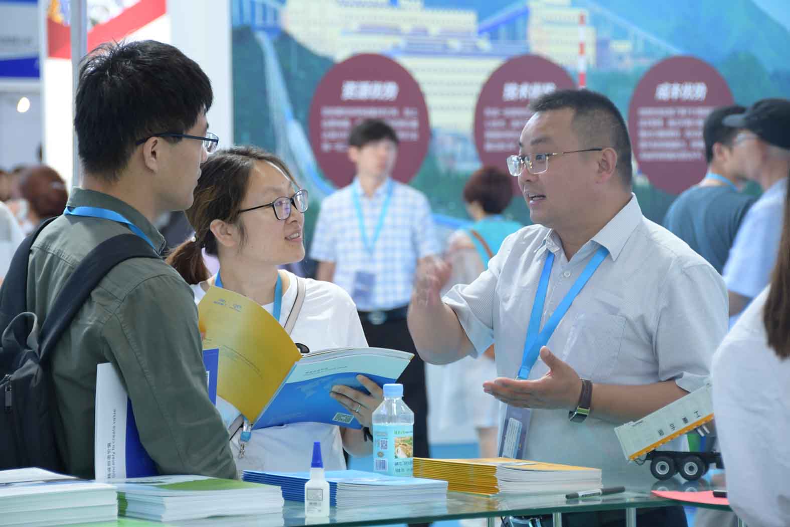 引領未來▲宇通純電動礦用車閃耀2019CIME展會