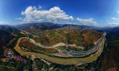 元蔓高速(紅河段)全線通車，30多臺宇通橋檢車保駕護(hù)航！